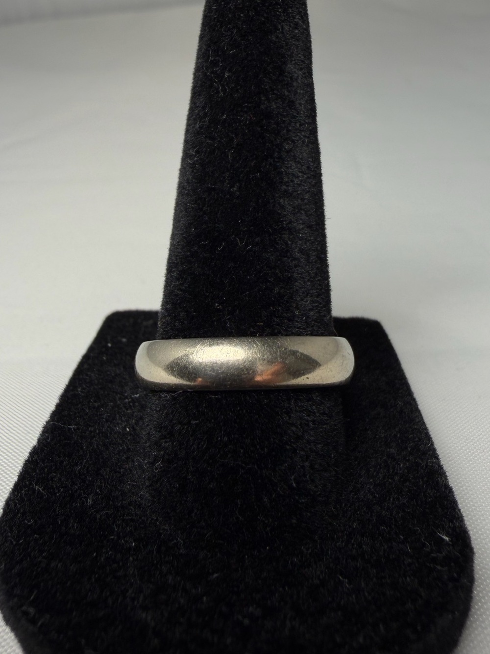 ArtCarved Solid 14K White Gold Wedding Band 4.6mm Unisex Size 8.5 Estate